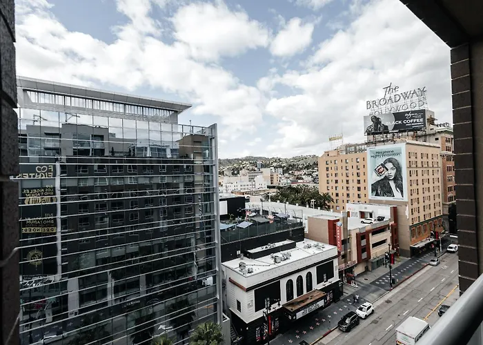Luxurious Hollywood Condo